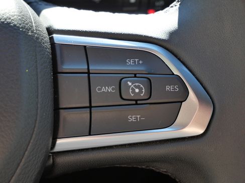 Used 2024 Jeep Compass Latitude image 31