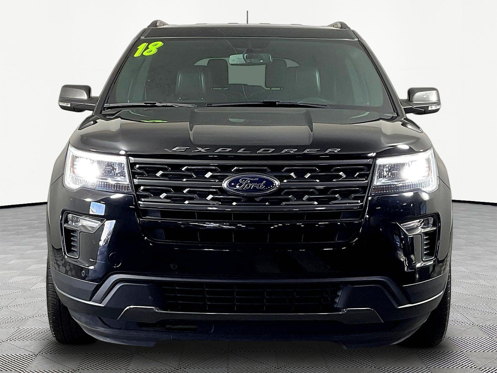 Used 2018 Ford Explorer XLT w/ Equipment Group 202A AWD/4WD image 2