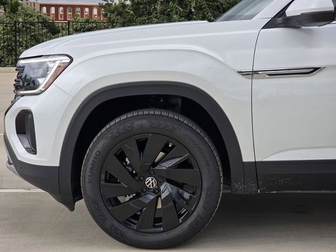 New 2026 Volkswagen Atlas Cross Sport SE FWD image 6