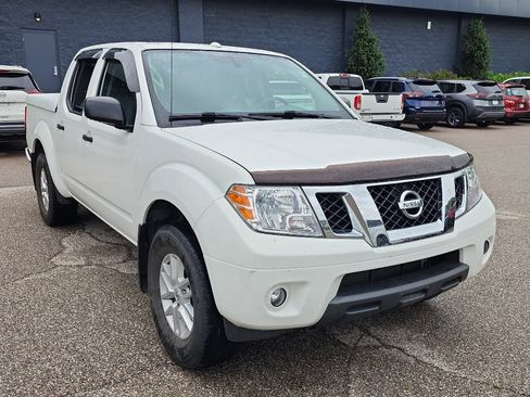 Used 2018 Nissan Frontier SV w/ Value Truck Package AWD/4WD image 9