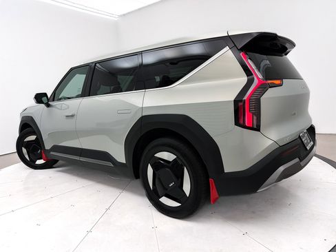 Used 2024 Kia EV9 Light Long Range image 8