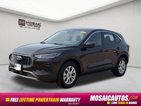 Used 2023 Ford Escape Active w/ Tech Pack #2 AWD/4WD image 3