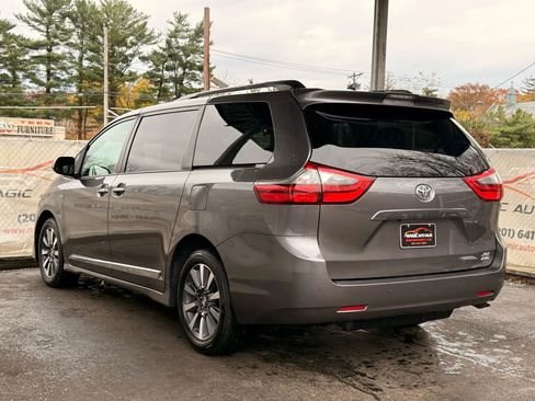 Used 2020 Toyota Sienna XLE Premium image 11