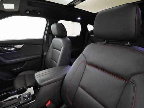 Used 2022 Chevrolet Blazer RS w/ Enhanced Convenience Package image 11