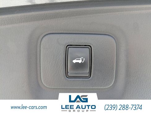 Used 2019 Nissan Pathfinder SL FWD image 11
