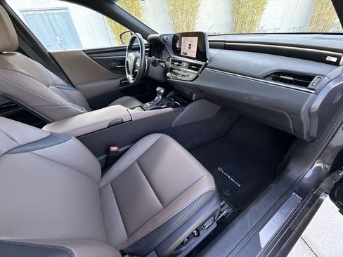 Used 2025 Lexus ES 350 w/ Premium Package image 15