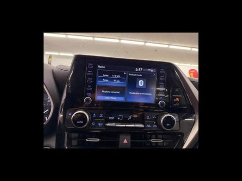 Used 2021 Toyota Highlander XLE AWD/4WD image 22
