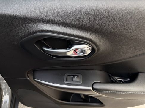 Used 2020 Jeep Cherokee Latitude Plus image 20