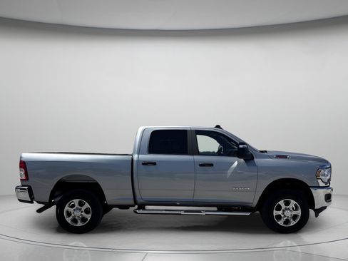 Used 2024 RAM 2500 Big Horn AWD/4WD image 2
