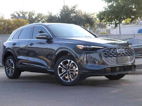 Used 2025 Audi Q5 Premium Plus image 2