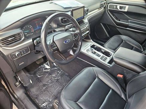 Used 2020 Ford Explorer XLT w/ Equipment Group 202A RWD image 13