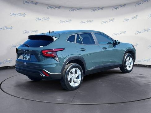 New 2026 Chevrolet Trax LS w/ LS Convenience Package FWD image 5