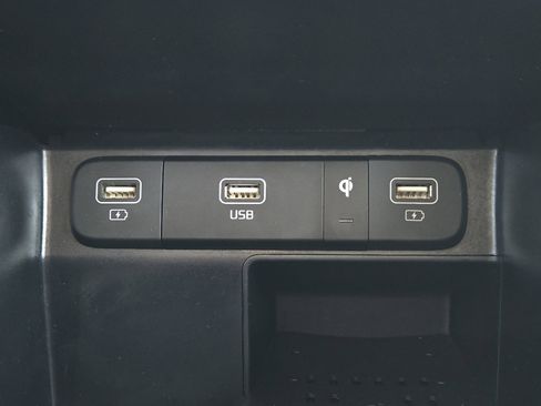 Certified 2022 Kia Sorento SX image 22