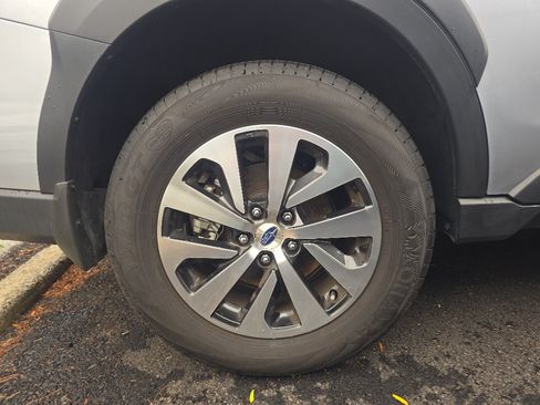 Used 2025 Subaru Outback Premium AWD/4WD image 5