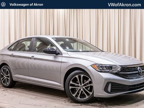 Used 2024 Volkswagen Jetta Sport image 1