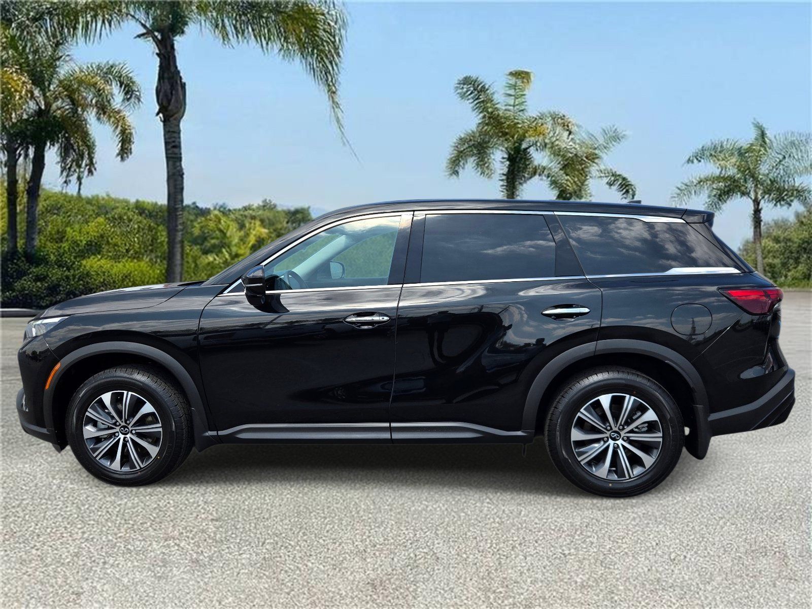 Used 2024 INFINITI QX60 Pure FWD image 2