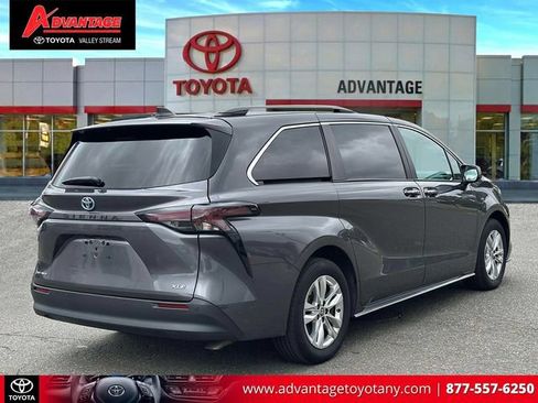 Used 2025 Toyota Sienna XLE w/ XLE Plus Package AWD/4WD image 7