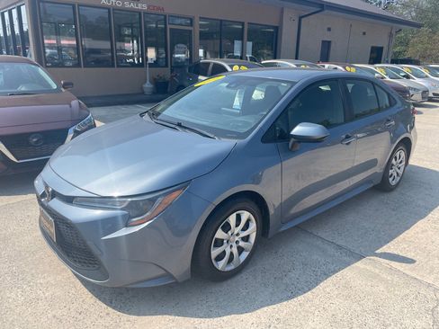 Used 2021 Toyota Corolla LE image 1