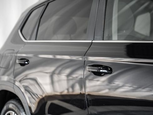 Used 2025 Volkswagen Taos SE w/ Panoramic Sunroof Package image 19