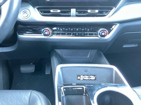 Used 2025 Chevrolet Equinox LT w/ Convenience Package II AWD/4WD image 13