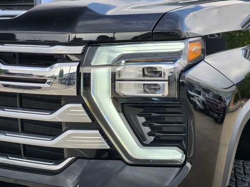 Used 2025 Chevrolet Silverado 2500 High Country w/ Technology Package image 9