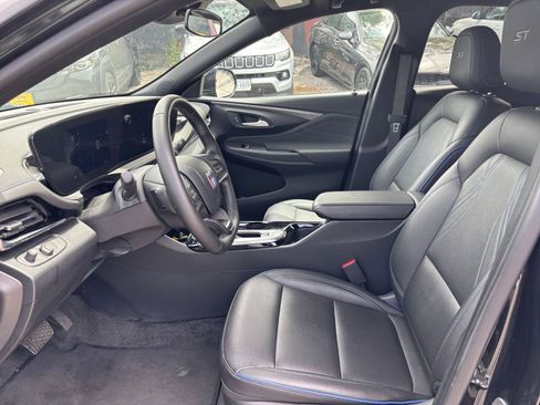 Used 2025 Buick Envista Sport Touring FWD image 22