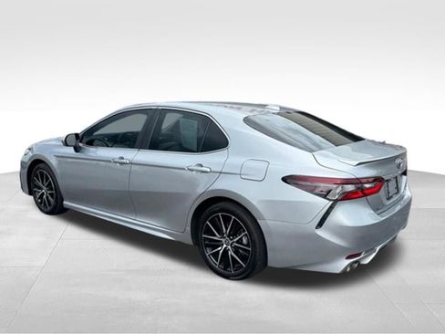 Used 2024 Toyota Camry SE w/ Cold Weather Package FWD image 5