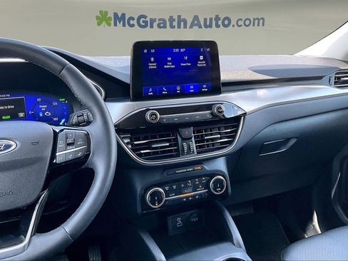 Used 2022 Ford Escape Titanium AWD/4WD image 9