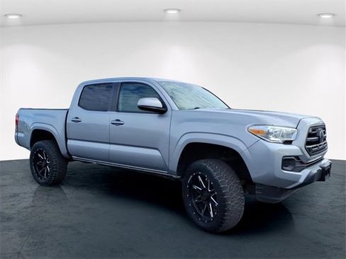 Used 2019 Toyota Tacoma SR image 19