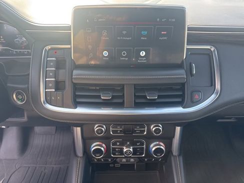 Used 2023 GMC Yukon SLT w/ SLT Premium Package image 13