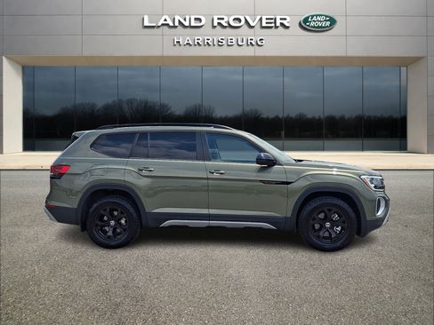 Used 2025 Volkswagen Atlas Peak Edition SE AWD/4WD image 5