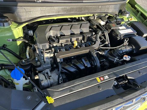 Used 2022 Hyundai Venue SEL image 27