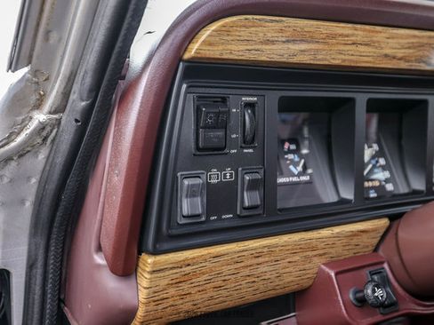 Used 1991 Jeep Grand Wagoneer AWD/4WD image 90