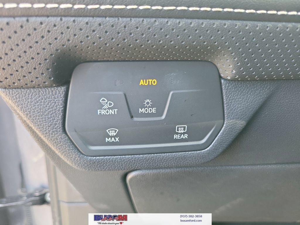 Used 2025 Volkswagen Atlas SE AWD/4WD image 16