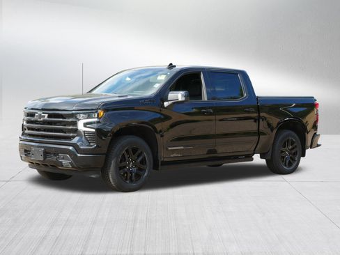 Used 2024 Chevrolet Silverado 1500 High Country w/ Midnight Edition AWD/4WD image 3