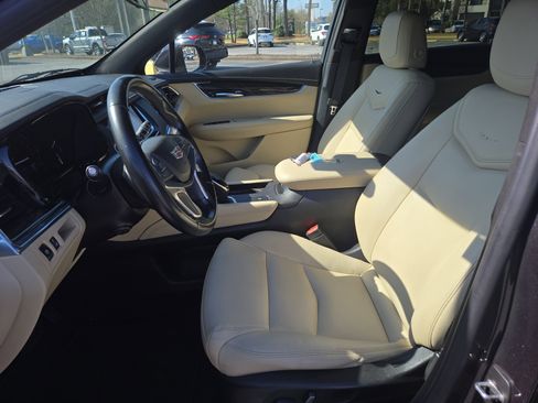 Used 2019 Cadillac XT5 FWD image 19