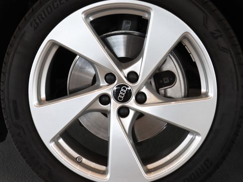 Certified 2025 Audi Q5 Premium Plus w/ Premium Plus AWD/4WD image 7