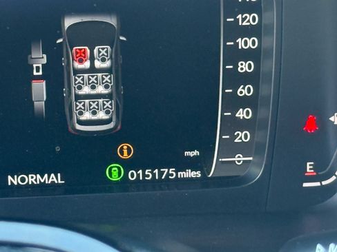 Used 2025 Honda Pilot Black Edition image 17