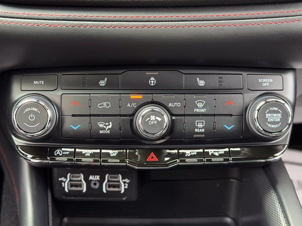 Used 2025 Dodge Durango GT AWD/4WD image 17