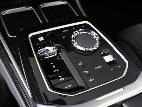 Used 2025 BMW 740i image 15