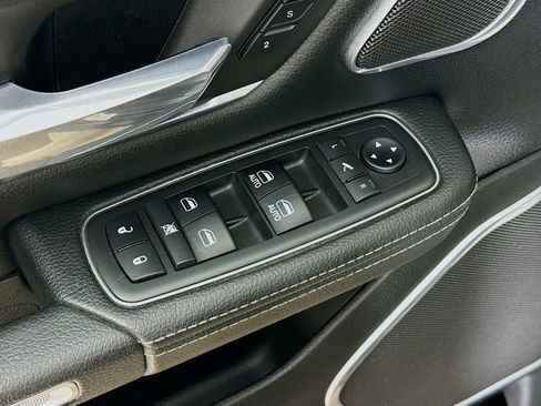 Used 2019 RAM 1500 Laramie AWD/4WD image 22