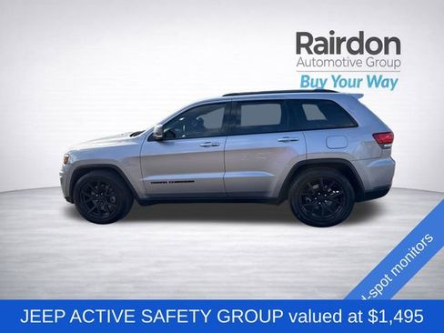Used 2017 Jeep Grand Cherokee Trailhawk w/ Trailhawk Luxury Group AWD/4WD image 4