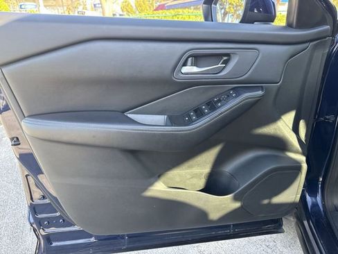 Used 2024 Nissan Rogue SV image 13