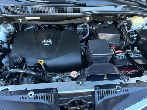 Used 2018 Toyota Sienna LE AWD/4WD image 24