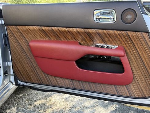 Used 2016 Rolls-Royce Dawn image 24