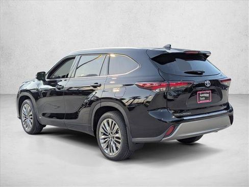 New 2026 Toyota Highlander Platinum AWD/4WD image 8