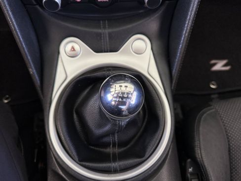 Used 2009 Nissan 370Z Touring RWD image 16