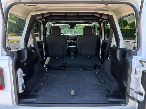 Used 2025 Jeep Wrangler Unlimited Sahara AWD/4WD image 31