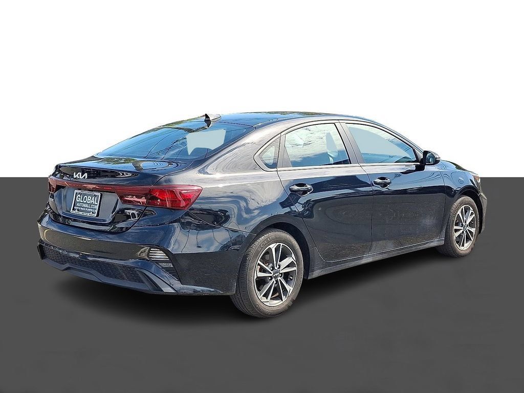 Used 2023 Kia Forte LXS w/ LXS Technology Package FWD image 7