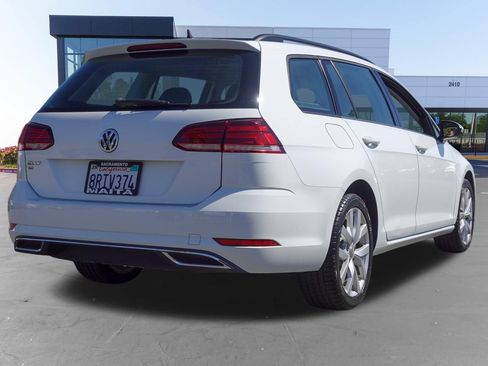 Used 2019 Volkswagen Golf SE FWD image 3